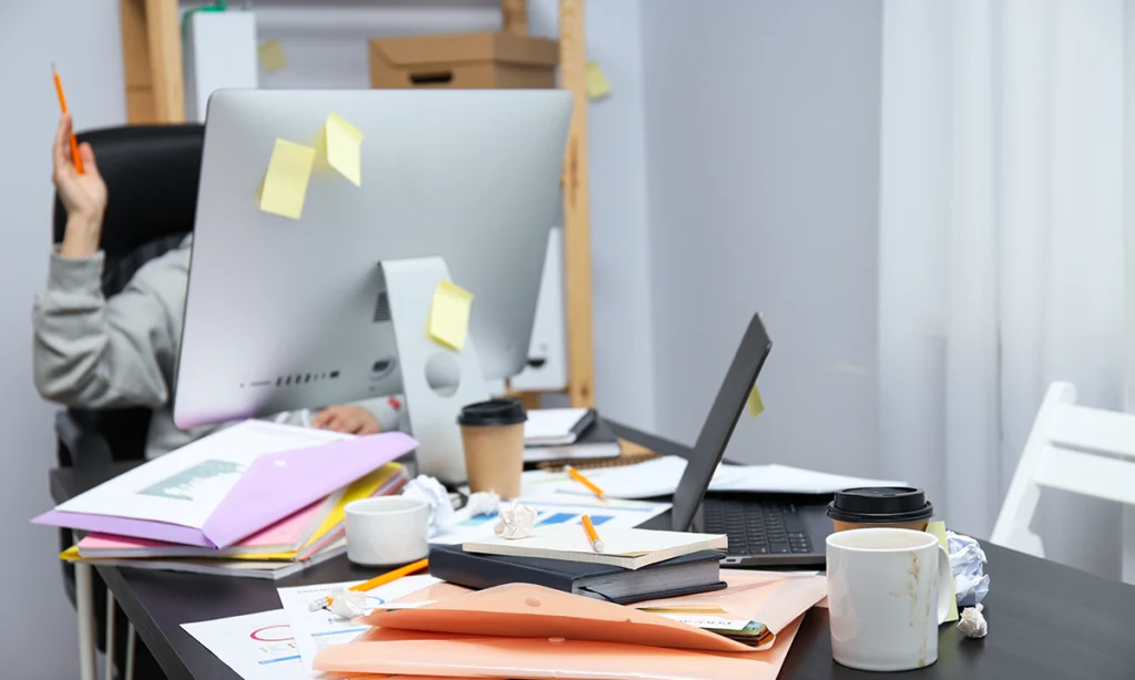 diy-branding-messy-desk